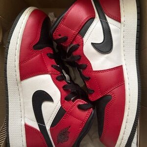 Air Jordan 1 Mid (GS) Size 6Y